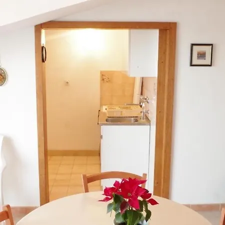 Apartman In With Sea View, Balcony, Air Conditioning, Wifi Tisno