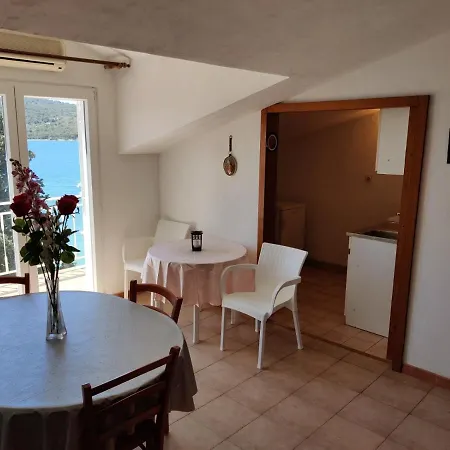 In With Sea View, Balcony, Air Conditioning, Wifi * Tisno