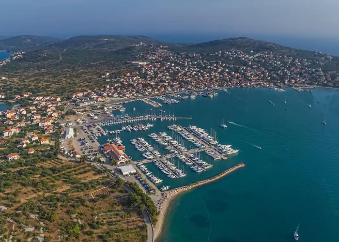 In With Sea View, Balcony, Air Conditioning, Wifi